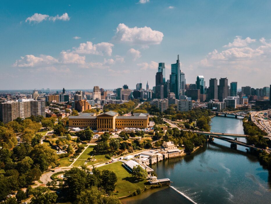 Aerial of the Philadelphia skyline and the Philadelphia Museum of Art